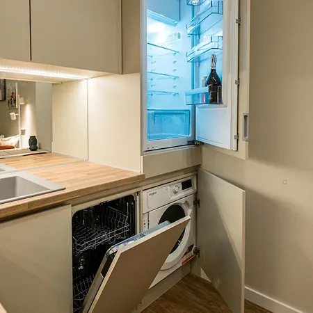 South 22 - Brand New Modern 1bd In Center София