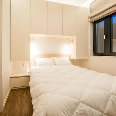Modern & Bright 1bd - Heart Of By Flat Mаnager Appartement